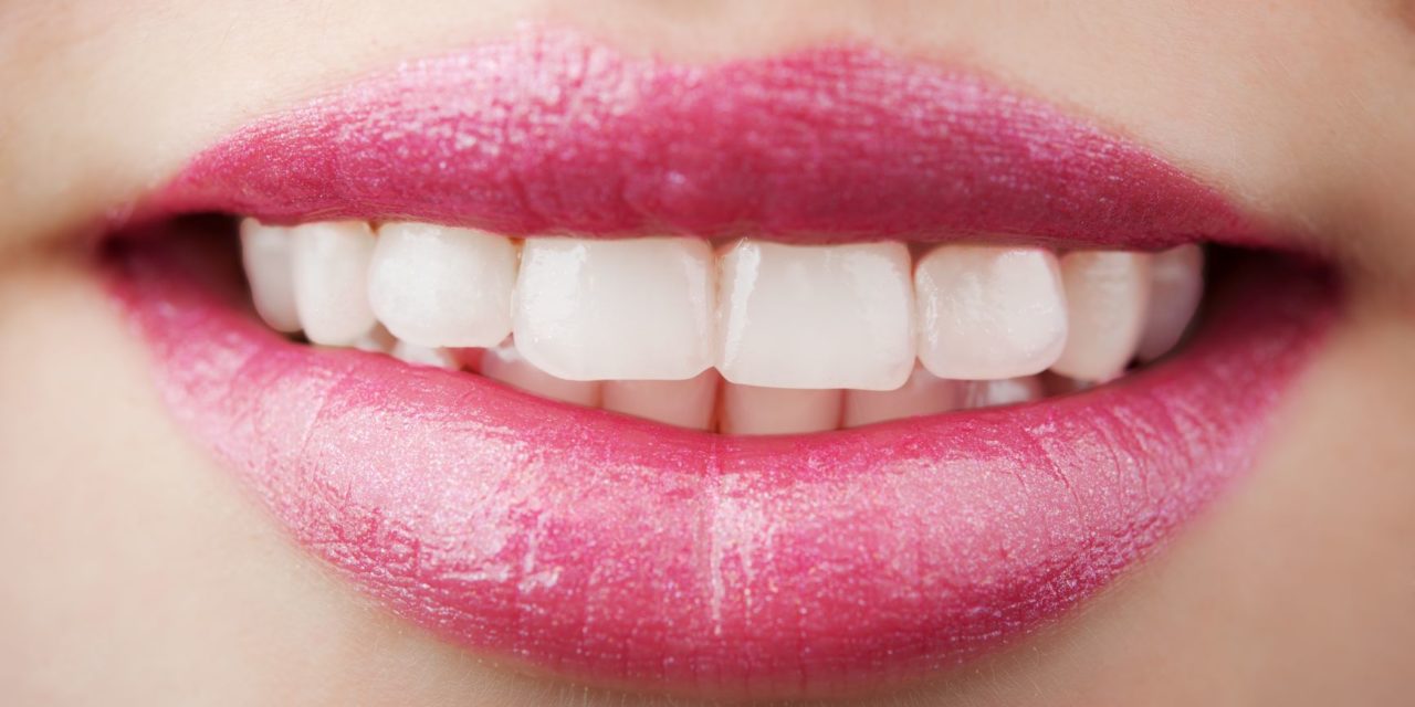 Tandplejeprodukt undersøges, da det kan ætse tænder og tandkød!