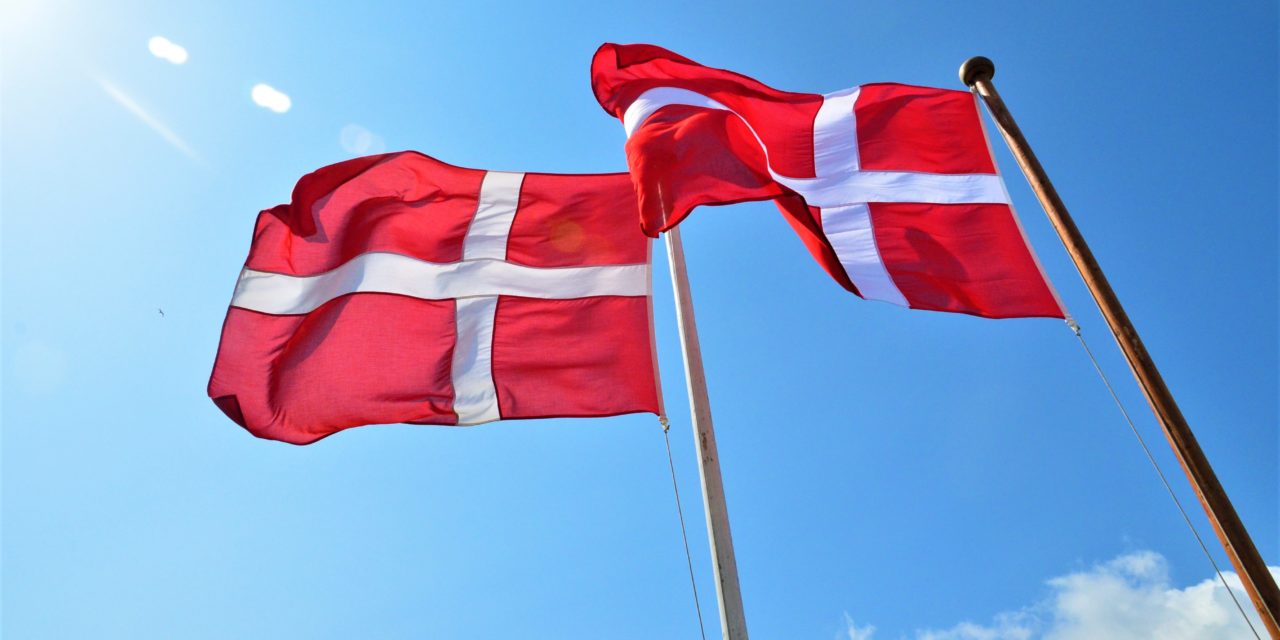 Hejs Dannebrog på alle flagstænger på Valdemarsdag!
