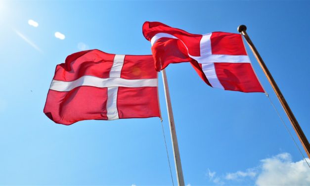 Hejs Dannebrog på alle flagstænger på Valdemarsdag!