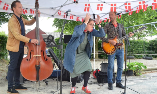 Helios Trio underholder i de lokale børnehaver!