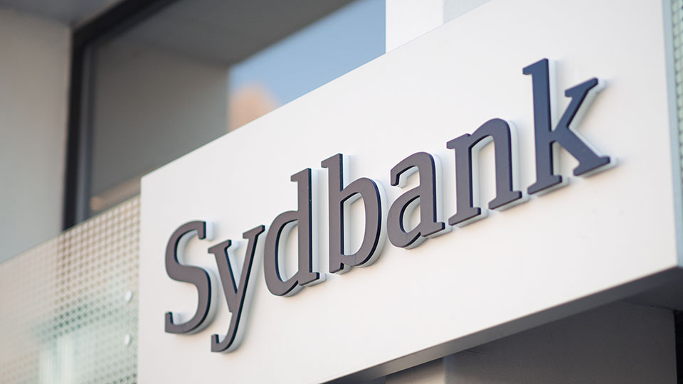 Sydbank-kunder skal nu betale for mere end 100.000 kroner i banken!