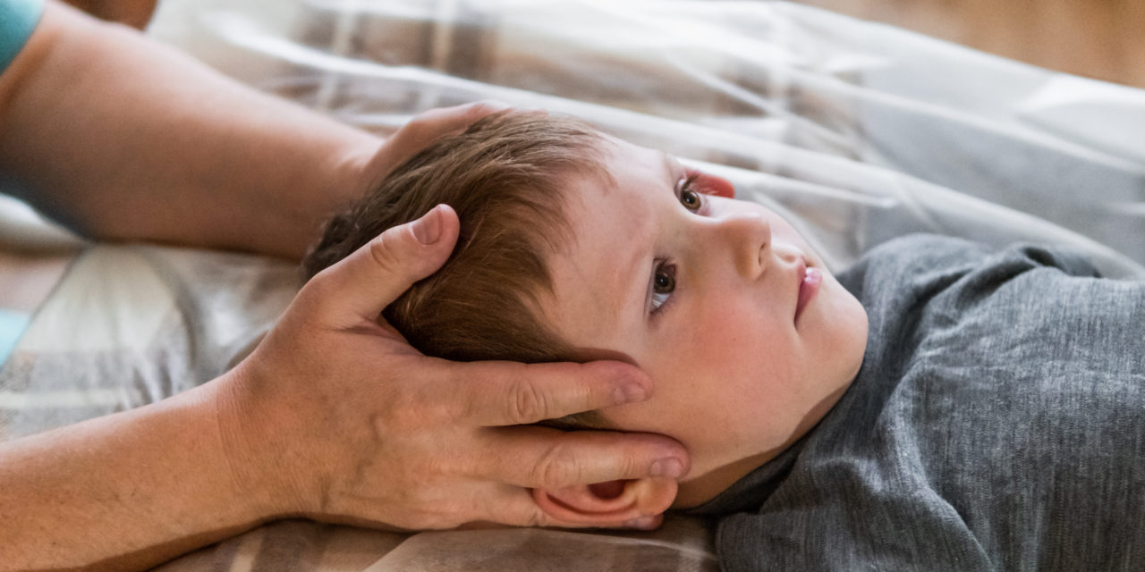 Ny dansk forskning: Kiropraktik reducerer hovedpine hos skolebørn kraftigt!
