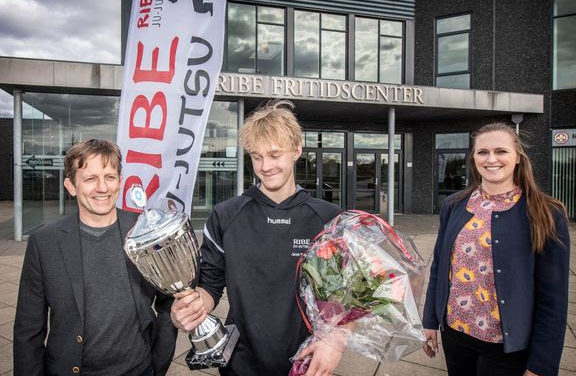 To idrætspriser uddelt til sportsfolk i én stærk klub!