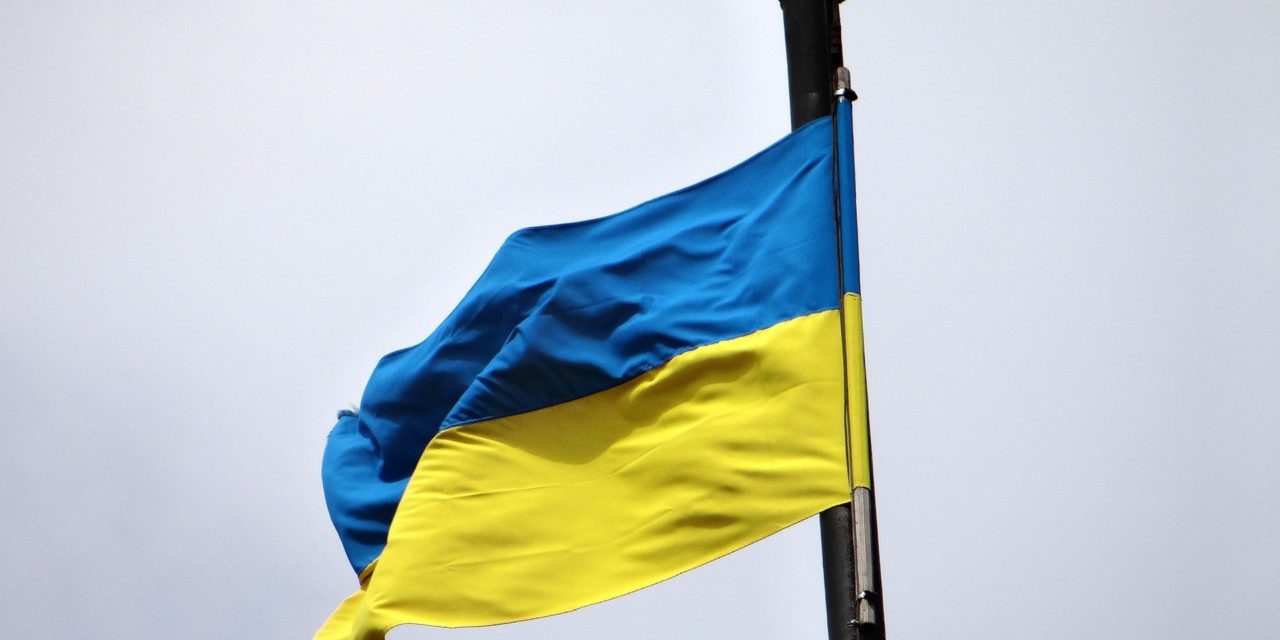 Rives ned fra hylderne: Ukranisk flag kræver tilladelse!