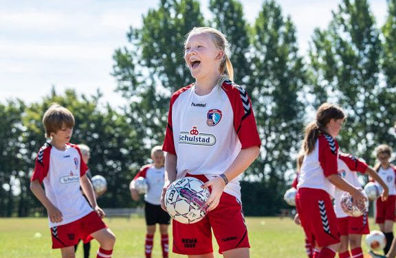 Flere piger i Esbjerg Kommune skal spille fodbold!