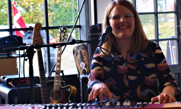 Et portræt af en folkemusiker!